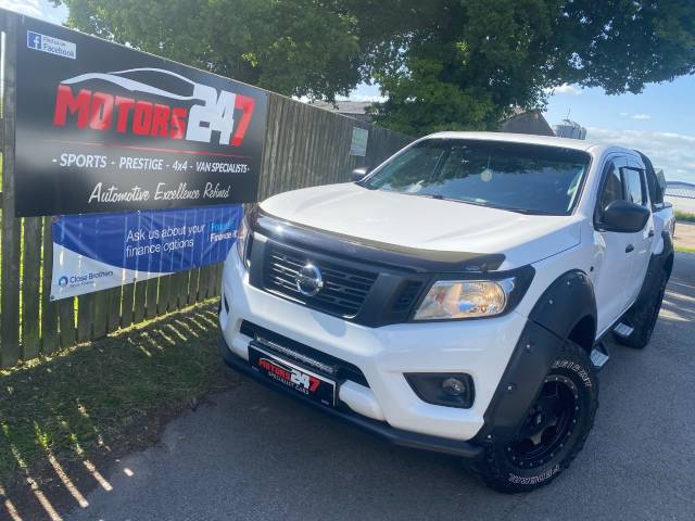 Nissan Navara Double Cab Pick Up Visia 2.3dCi 160 4WD Pick Up Diesel White