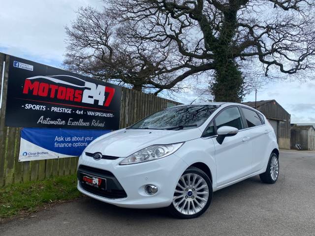 Ford Fiesta 1.6 TDCi [95] Titanium 5dr Hatchback Diesel White