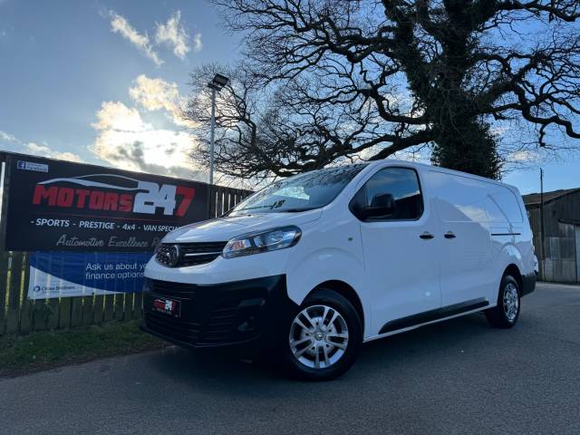 Vauxhall Vivaro 2900 1.5d 100PS Dynamic H1 Van Panel Van Diesel White