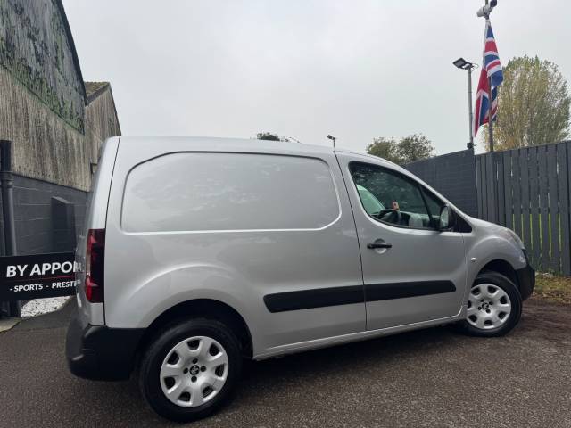 2017 Peugeot Partner PARTNER 850 SE 1.6 BlueHDi EURO 6 100 VAN+FULL SERVICE HSITORY!+AIR CON!+CRUISE!+2 KEYS!+L@@K