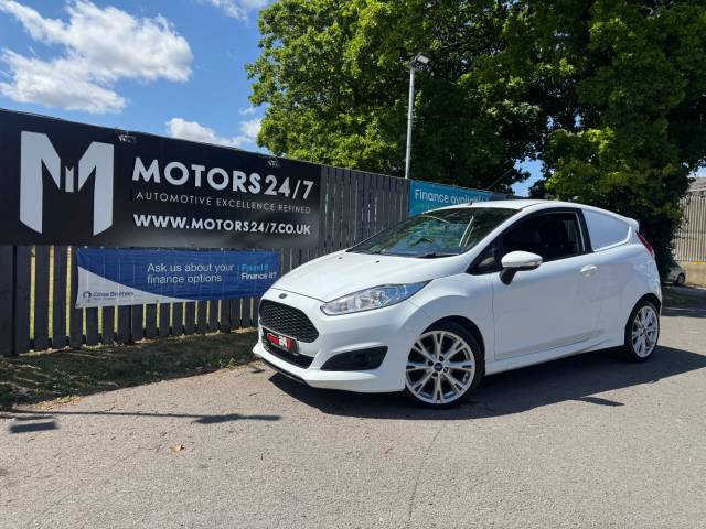 Ford Fiesta FIESTA 1.5 TDCi SPORT VAN+AIR CON!+CRUISE!+HEATED FRONT SCREEN!+EURO 6!+L@@K! Panel Van Diesel White